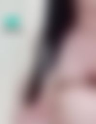 c********b : 聽說這是最天然的護髮液..你們猜我塗了什麼壞壞的東西在頭髮上🙈