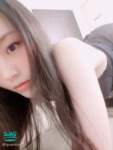  : Sexy Q Na 😳
#露臉 #美腿 #下空 #白虎 #性感睡衣 #可愛