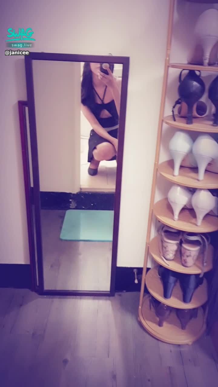  : rarely use this mirror 💙
Another high-heeled shoe cabinet 👠
Imminent hemisphere 💋
gonna fall out 😈
🌸🌸🌸 Small activities at the end of July:
Private message me "want to watch", or spy on the private video of rubbing breasts from the front camera 🌸🌸🌸
#長髮 #黑髮 #sexy #短裙 #氣質 #高跟鞋 #美腿 #性感 #細肩帶 #胸 #深V #挖空 #半球 #足控 #鎖骨 #腿控🌸 🌸