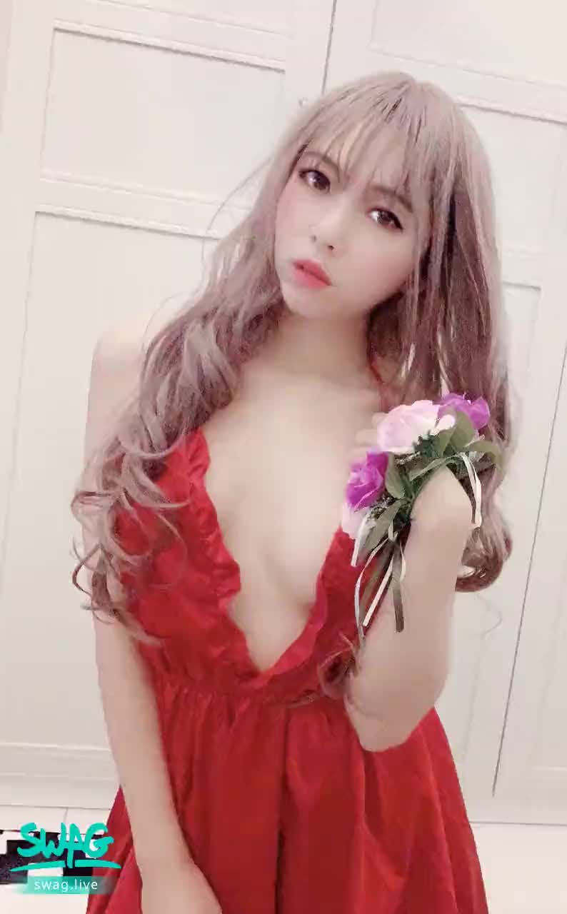 lovesisi : 🌹情人節要到了 有人要陪我看煙火？