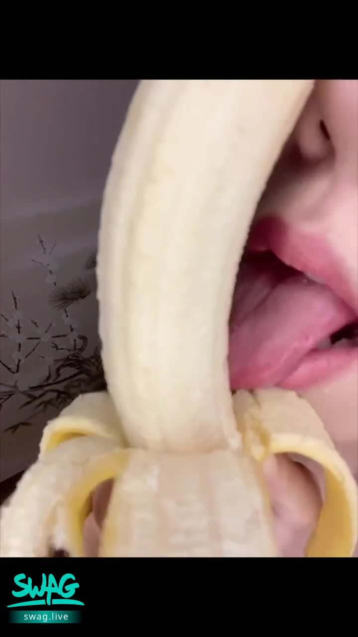 hannawuu : 這樣吃香蕉🍌會不會太色了