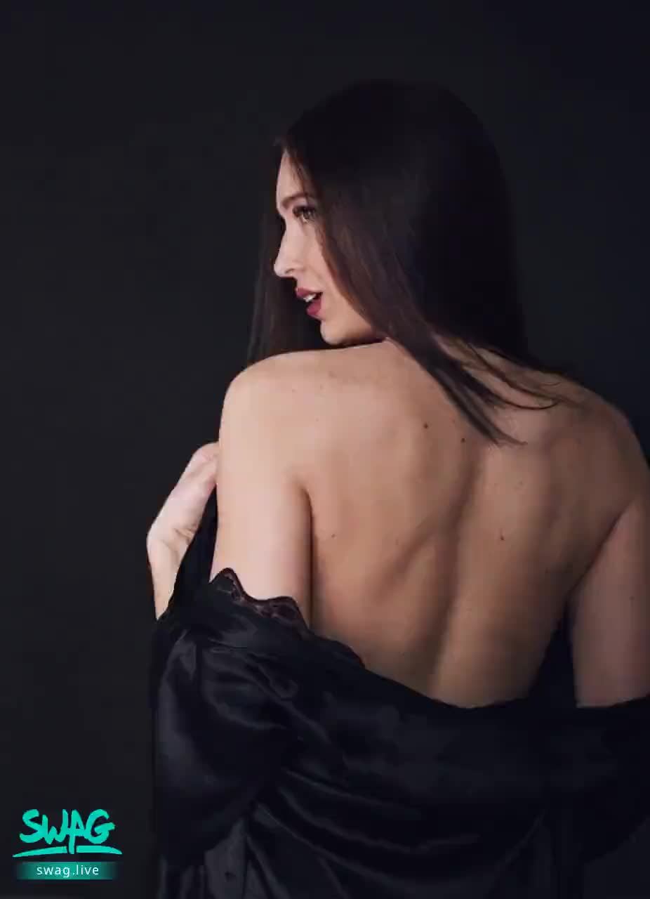 brillianna : kiss my back