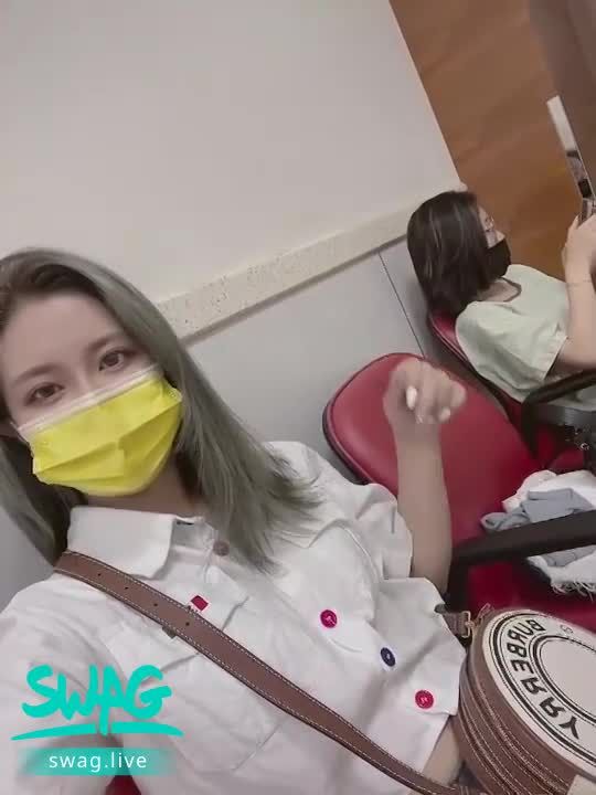 giajs : Will it be scary why my limit is An An?
Because I am going back to Taichung today for an MRI for the surgery at the end of the month. 😵‍💫
I had to ask An An tool to pick me up. 🤪🤪🤪
I'll show you guys who don't have makeup and wear patient uniforms, but there's also An An who's not up to standard
#然然日常 #吃飯約會 #純約會 #然然 #giajs