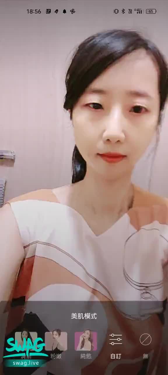 jolinbebe : D奶魔身材。時尚名媛