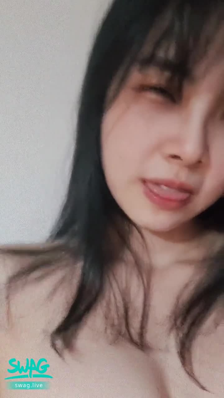 alicedarling : 略略略 😝😝😝哥哥愛的露臉捧奶