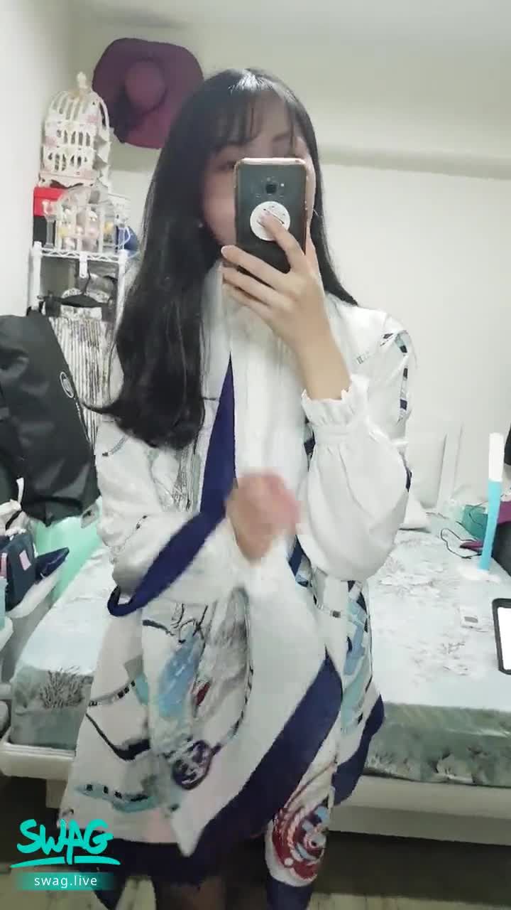  : 下班回家的OL♥️微露臉的影片😍太冷了怎麼辦？