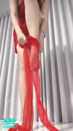 miyukibaby : 美腿穿絲襪誘惑你😳❤️💋🦵🏻🦶🏻👅喜歡紅色開檔絲襪不能錯過我!