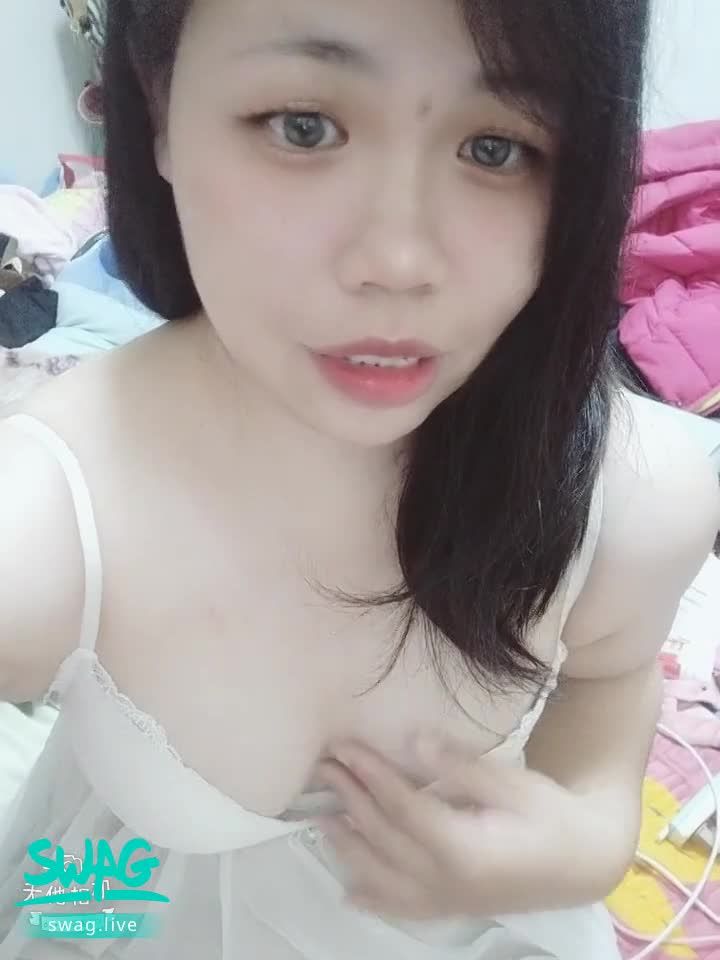 maysky : 穿性感睡衣摸摸🙈