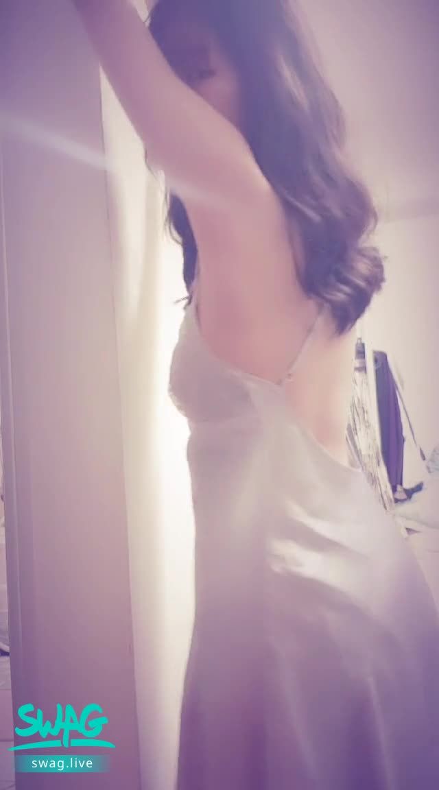  : 絕美側臉的誘惑眼神💋披在裸背上的長捲髮🌹