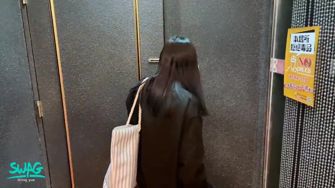 ling_yue : 同學來家裡借住一天,竟然和他發生了關係,他竟然幫我口交,還做了一場激情的愛❤️