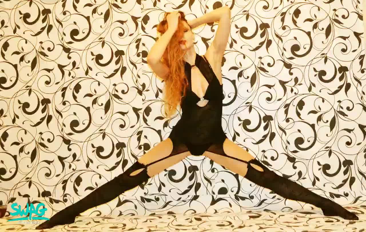 dawnplex : Stoking legs