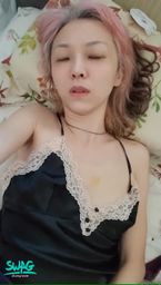 sexyroxie : 跟寶貝聊天聊到受不了...小穴真的好癢,忍不住自己摸摸,想像著寶貝硬硬的肉棒,越來越興奮...🥵