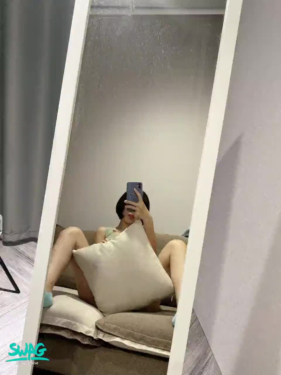 joycerose : 鏡子有點髒想幫我擦還是插呢😈😈