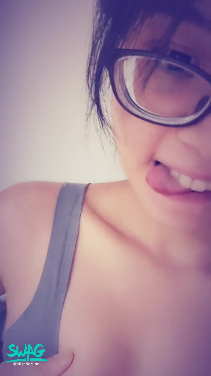 alicedarling : 純欲小愛是你的合法蘿莉老婆 ♥️♥️