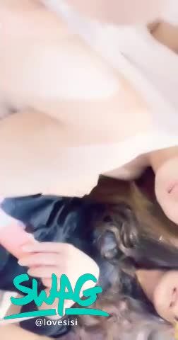 lovesisi : 👠與閨蜜的性愛外流sex亞洲極品女女無碼👠看閨蜜玩按摩棒震動玩騷穴 我也濕了💦