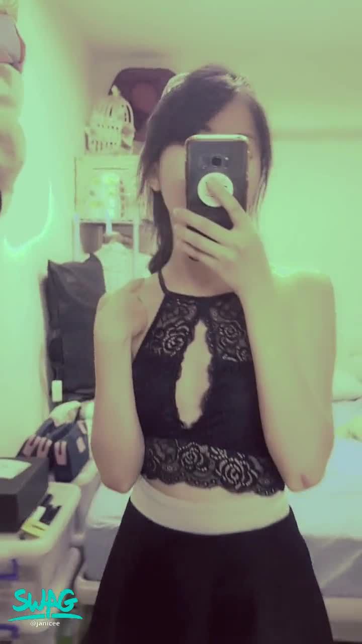  : 露出半球的黑蕾絲內著💗揉胸😈