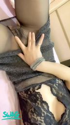 elsababy : 【性感睡衣】有穿絲襪的時候,習慣撕破還是脫掉?
穿了情趣的睡衣但沒有挑逗的對象
難道就只能這樣自己摸摸了嗎?