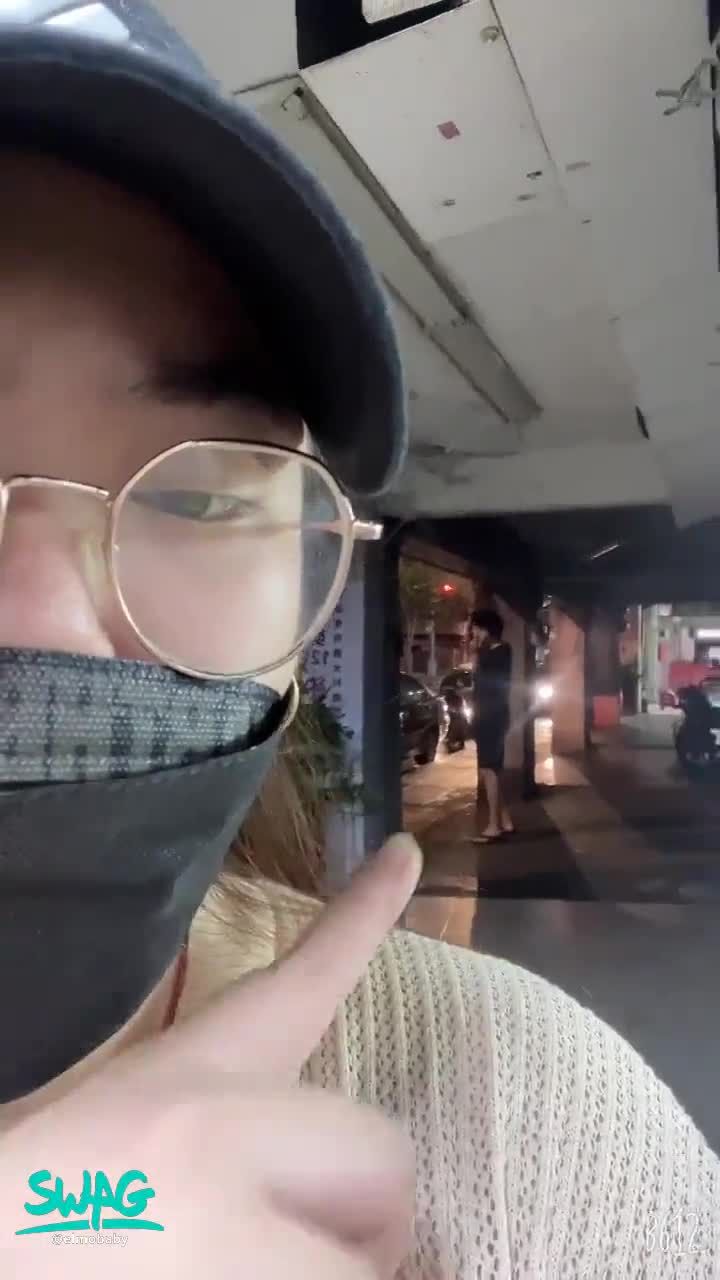 elmobaby : 粉絲見面
距離我很近的粉絲
直接頂著疲憊的身軀來找我❤️
#粉絲