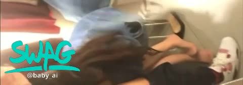 baby_ai : 彎腰下去一點怕被看到