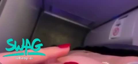 baby_ai : 穿制服大眾交通上偷拍自己