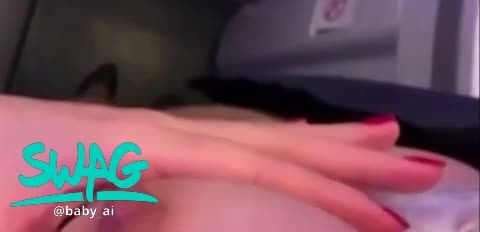 baby_ai : 雷絲奶罩好騷