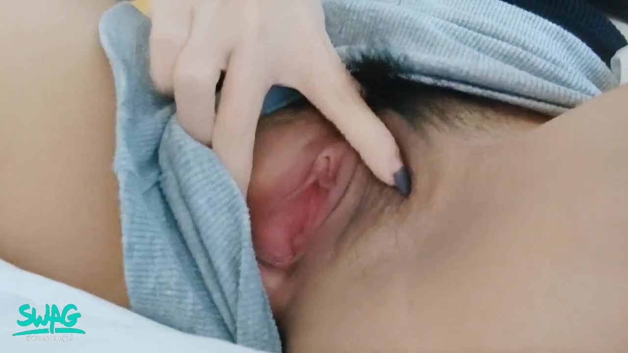 awesomegal : 辣妻自拍裸着玩特写鲍鲍给哥哥们看哦💦💦💦💦🔞🔞🙈（10）