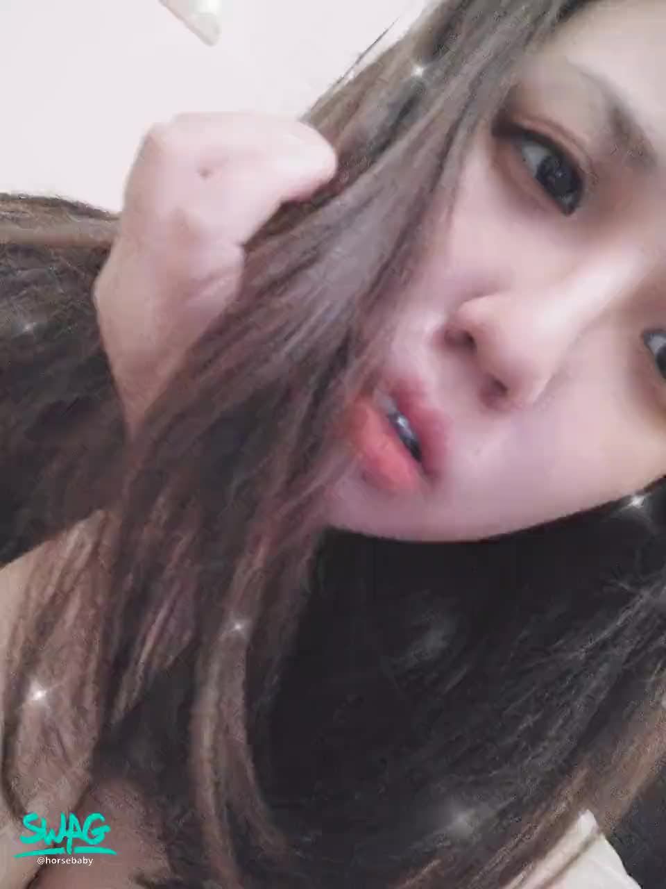 h*******y : #深溝 #童顏巨乳 #素顏