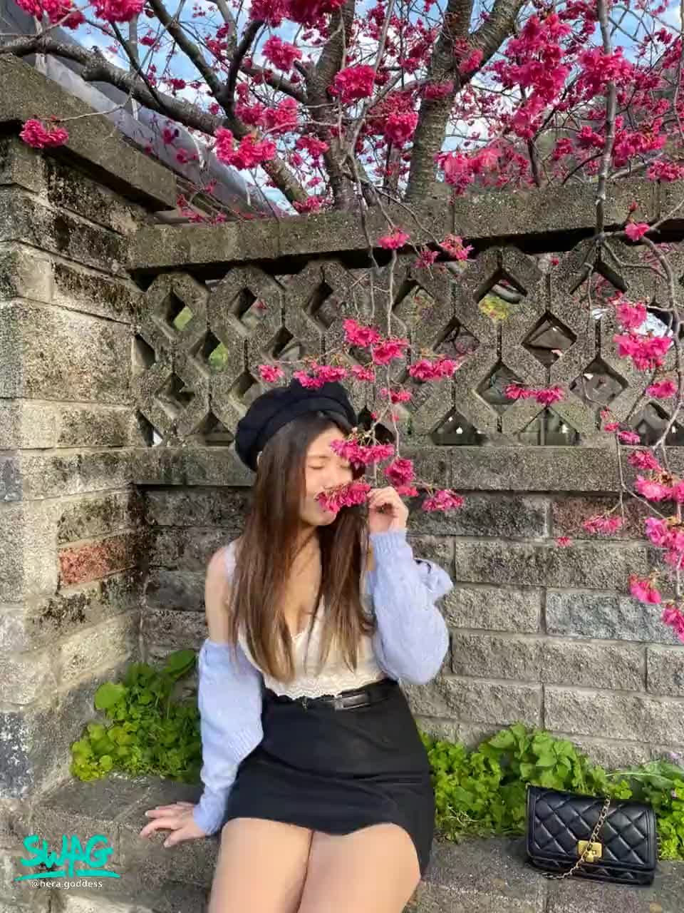 hera.goddess : 哥哥聽我的叫聲😜