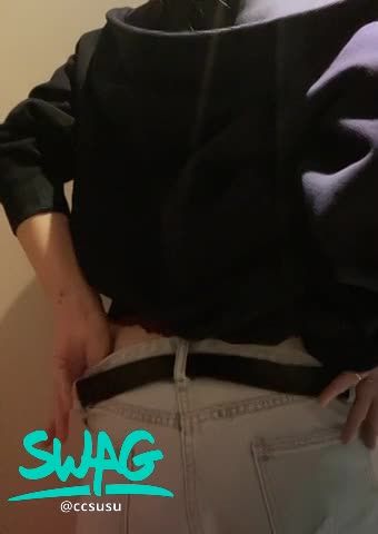 ccsusu : 上班到一半突然好想要🥹
#susu #日常生活 #誘惑 #蜜桃臀 #sexy #美尻 #丁字褲 #翹臀