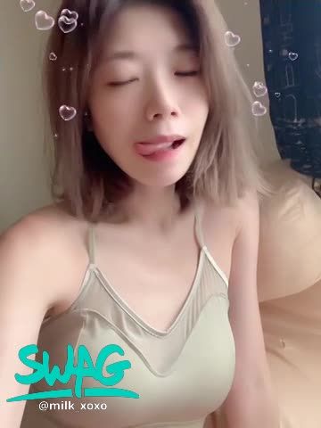 milk_xoxo : 應大家要求把這個限動變成貼文🧏🏼‍♀️
早起的喵可素顏來拍個小影片
喜歡早起素顏還是深夜性感的喵可呢💕