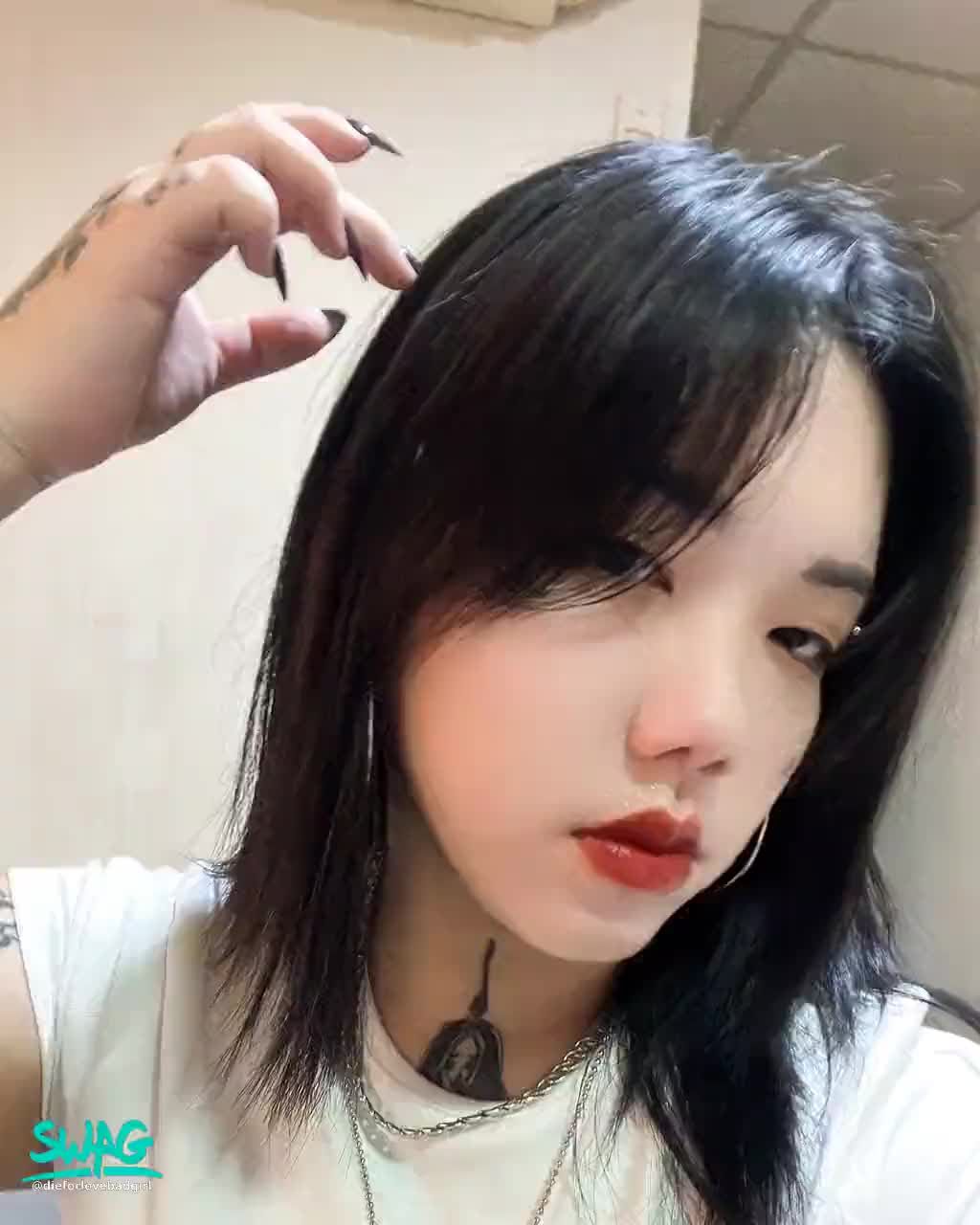 dieforlovebadgirl : 還是要多多跟我聊天吧
#sexy #性感 #日常生活 #露臉 #誘惑