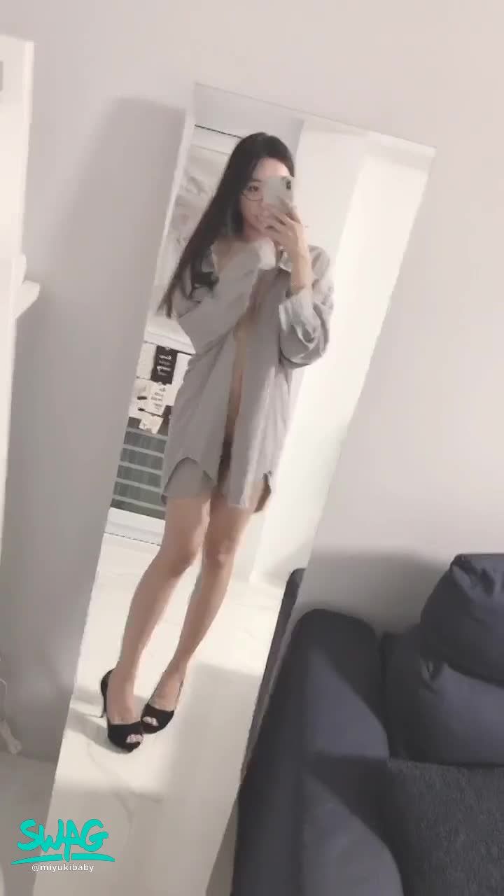 miyukibaby : 寬鬆襯衫超誘惑身材👉🏻👌🏻😈‼️讓你硬硬到不行❤️