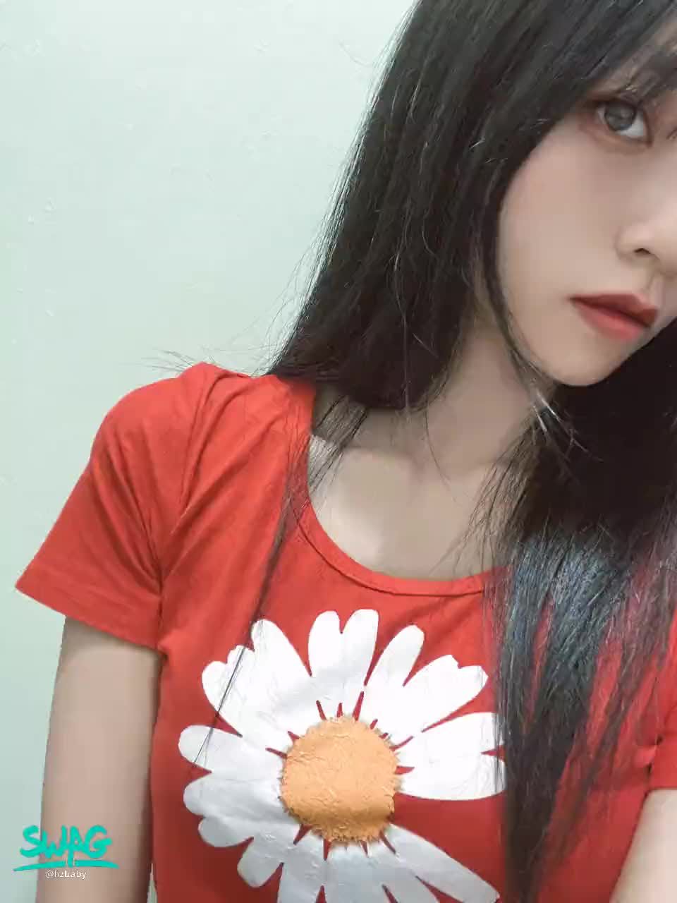 lizbaby : 我是來解救你們棒棒的“小慾神”👄
#露大半脸