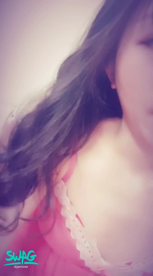 janicee : 玫瑰色的側臉💋舔嘴唇揉胸誘惑😈