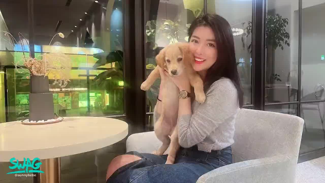 sunnybebe : 是覺得我可愛還是我的狗可愛🥰讓我好好遛狗撫慰你們的心 哈哈哈