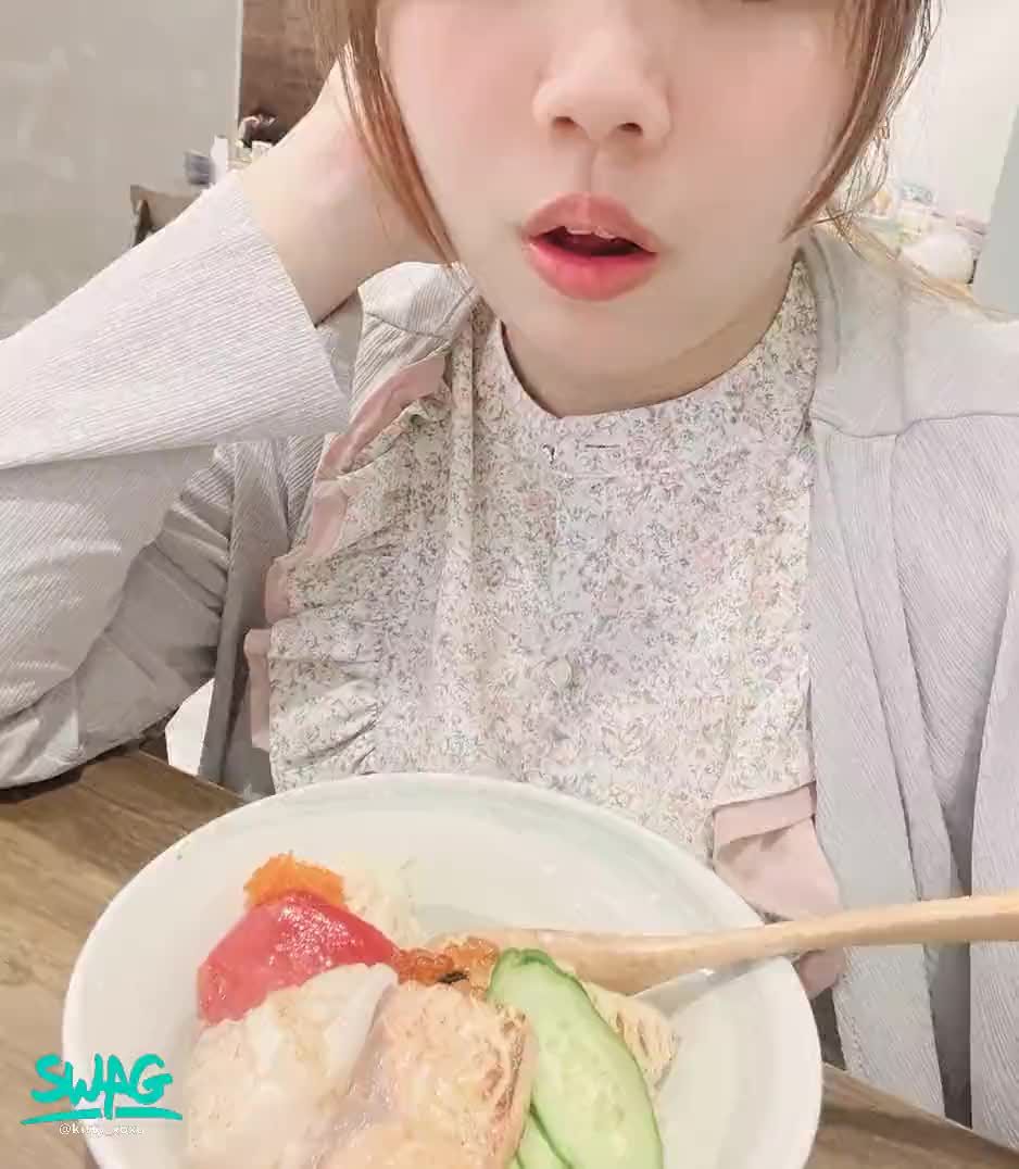 kitty_xoxo : 懷念吃美食的時光
偷舔😋