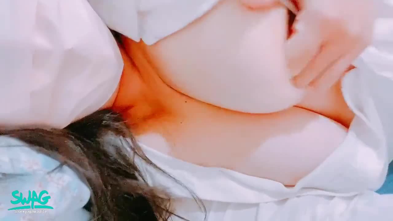 sexyaphrodite : 雪乳 看不膩。大奶的誘惑