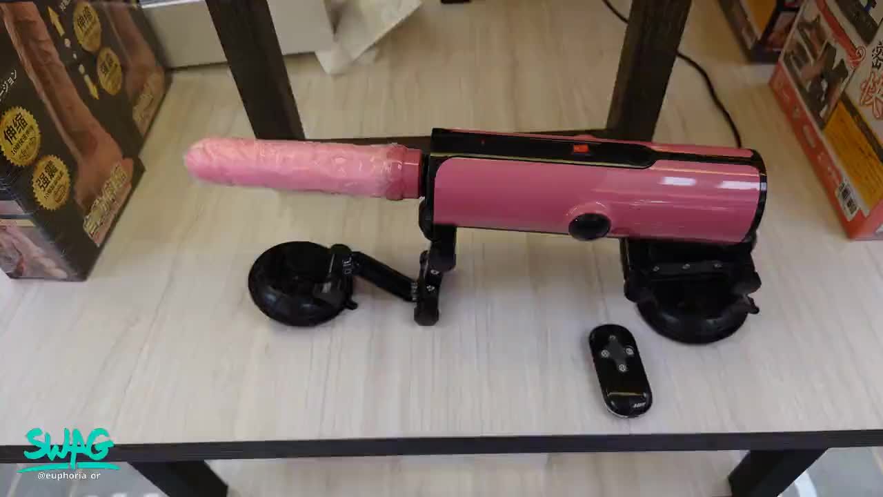e*********r : 希望有一天我可以變成擁有砲機的女人😍😍😍
自己手動抽插太累啦🤣
雖然可能一下就會被幹到腿軟了....哈哈。

目前預計下週會有送禮物換露臉慰慰影片的活動哦，大家願意送餅乾什麼禮物來換慰慰影片呢🤭

請大家密切關注我的限動&直播呦👌

#生活 #玩具 #砲機 #餅乾
