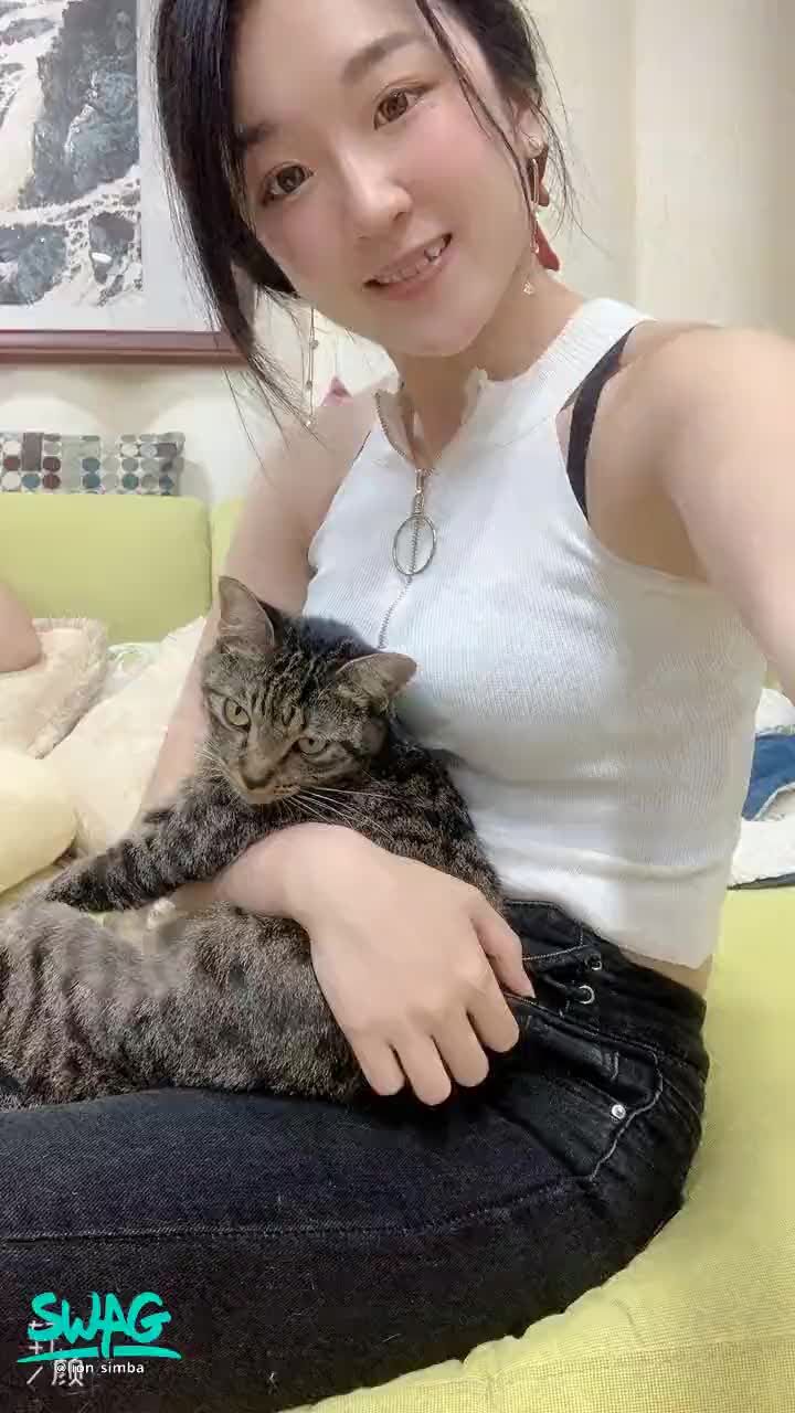 lion_simba : 偶爾也要來點日常生活吧❤️
你家小獅子是貓派的你知道嗎?
哥哥是貓派還是狗派呢?
❣️私訊我回答,會有小驚喜喔😚