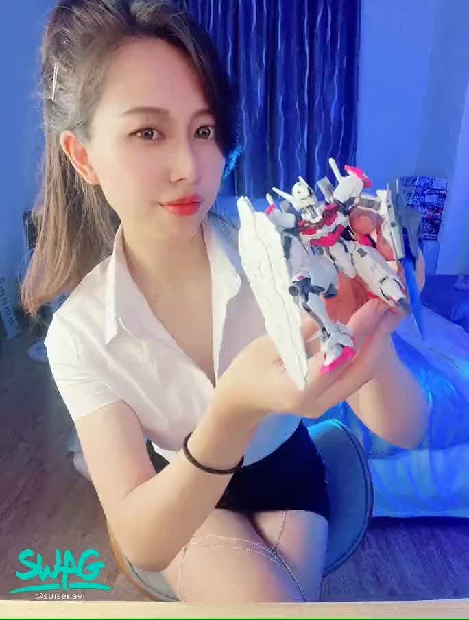 suisei.avi : 好喜歡這台魔靈呀(❁´ω`❁)*✲゚*
還換了衣服跟他合照
第七班有想念老師了嗎?
我先說
我有💙