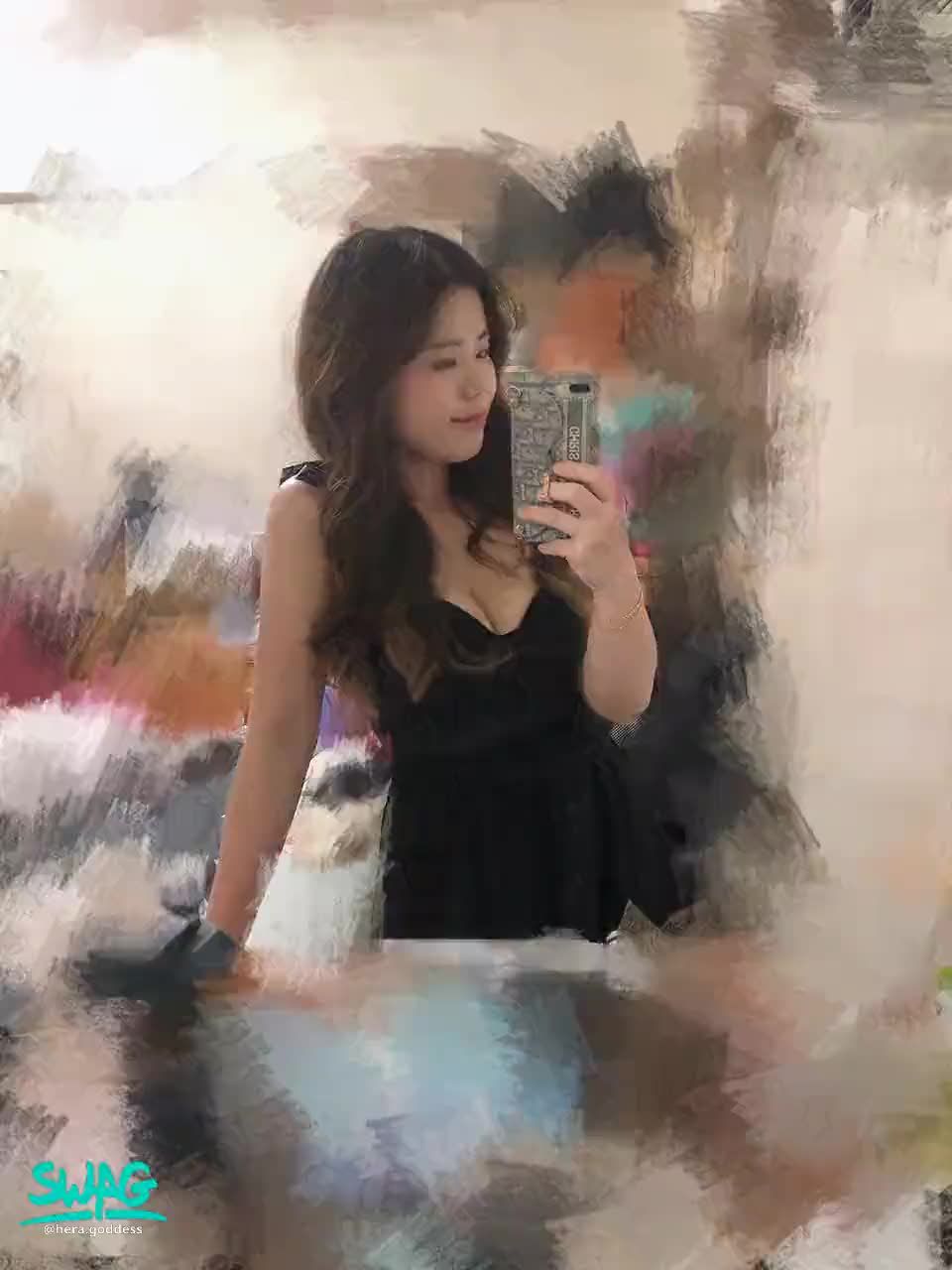 hera.goddess : 有人願意帶我出門嗎?