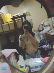 ling_yue : 看看自己有沒有瘦點,哎呀~不小心掀太高