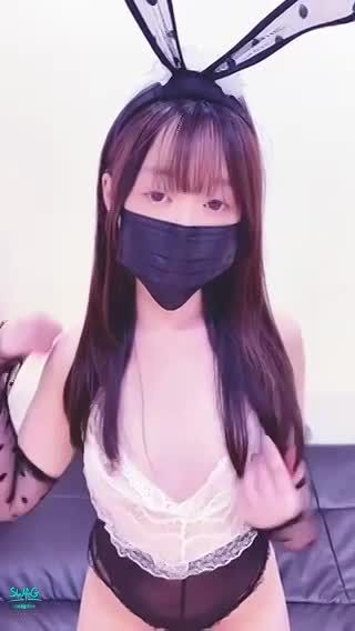 cuteabbie : 🔥性感露點揉奶🔥
有寶貝想幫艾比揉嗎🥰🥰🥰