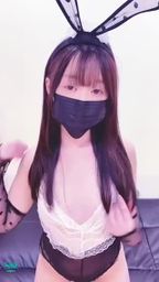 cuteabbie : 🔥性感露點揉奶🔥
有寶貝想幫艾比揉嗎🥰🥰🥰