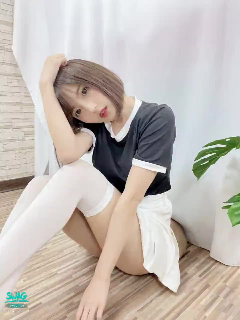 lana377 : 膝上襪+百褶裙 有迷有人會喜歡🥺