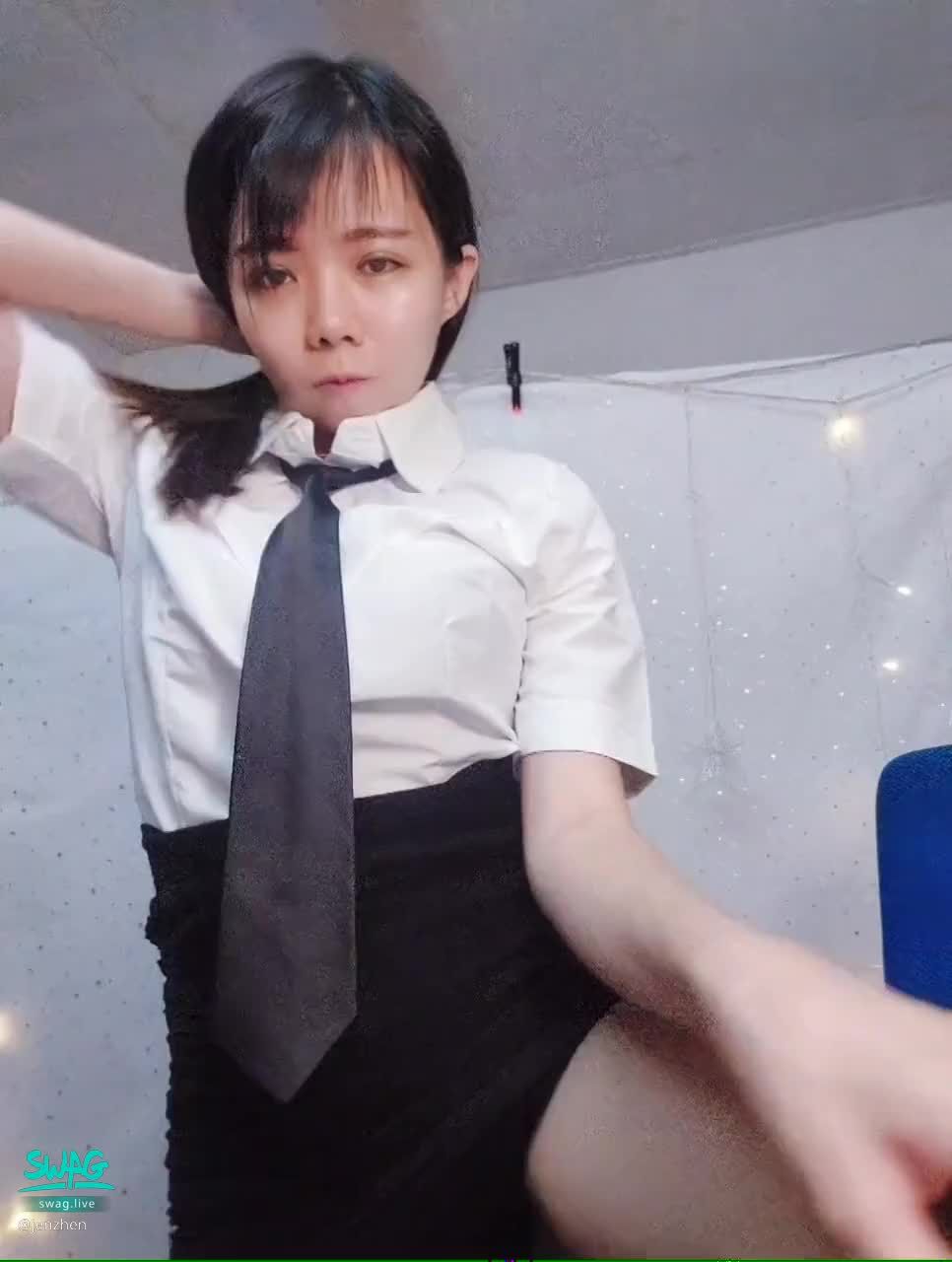 jenzhen : 诱惑OL Part 1
妹妹诱惑的服装,哥哥爱吗?