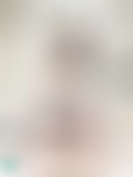 e*********r : 性感三連拍,你愛哪一張?
(我最愛第三張,有點呆但很自然🤭有點可愛有點性感🥰)
#制服 #百褶裙 #眼鏡 #髮圈 #性感 #sexy #可愛 #長髮 #美腿 #撩頭髮 #自然 #美女 #氣質 #照片 #頭髮塞耳後