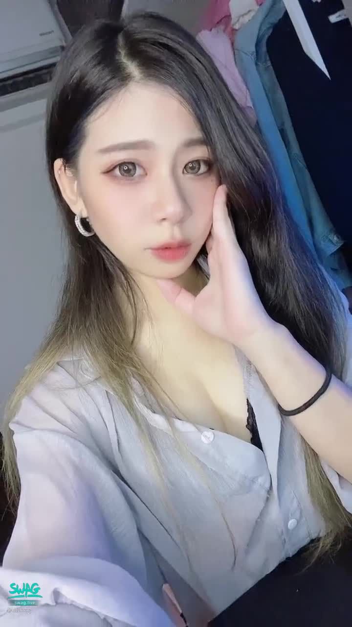 lalasexy : 可愛不🙈🙈拍個照不小心按到錄影📹