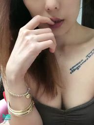 t**********v : 明天要應徵 必須早睡早起呢…你們會想我嗎😘 等我明天限動噢😘啾咪💋💋