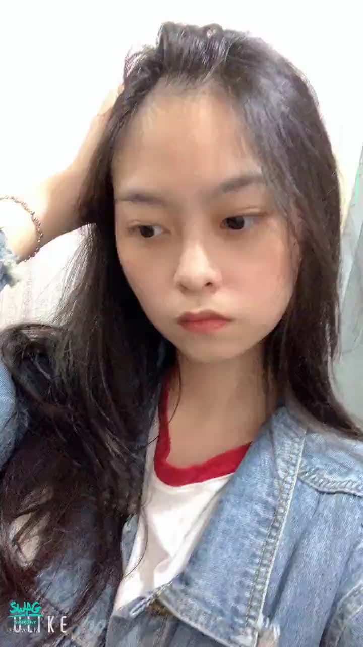 sexyemily : 煩惱期中考的甜甜~美嗎☺️